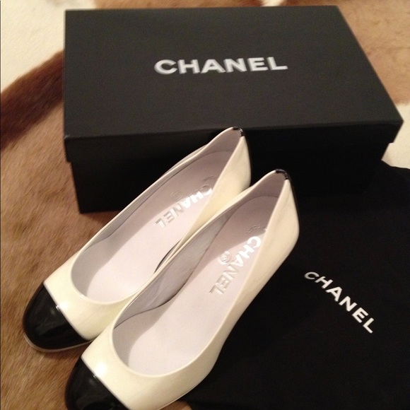 Chanel Cap Toe Heels - Picture 6 of 8